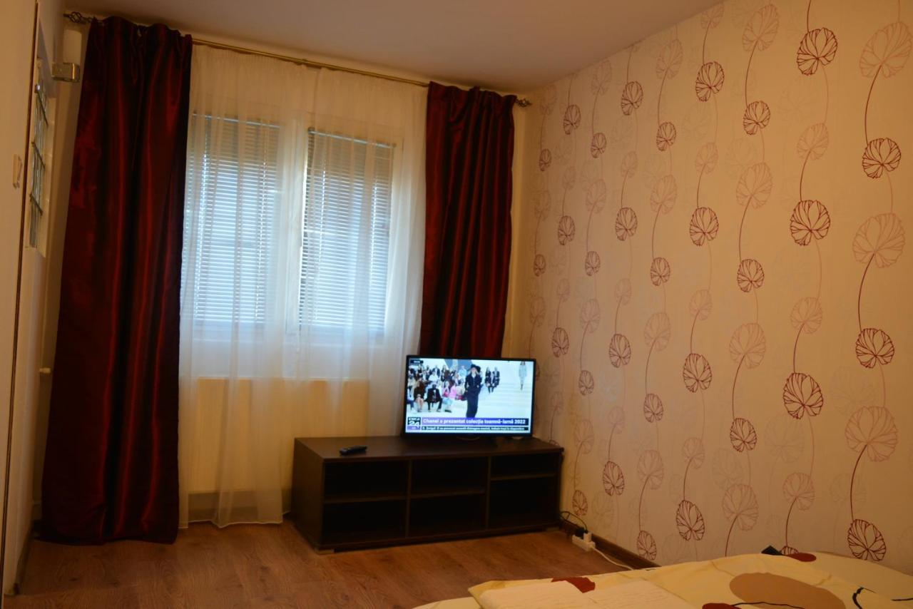 Iulia Studio 9 Boekarest Buitenkant foto